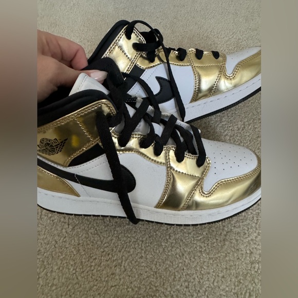 Nike Air Jordan 1 Mid Special Edition in “Metallic Gold”. - Picture 2 of 8
